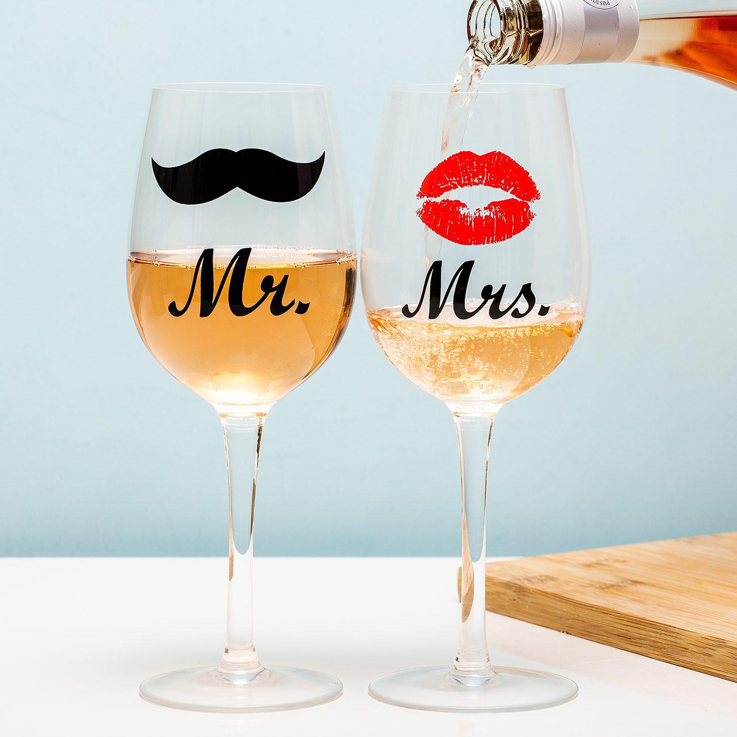 condoom accessoires vangst Mr. en Mrs. wijnglazen (set van 2) van Out of the Blue bestel je online bij  Ditverzinjeniet