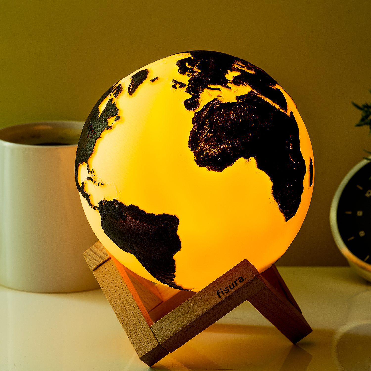 Sui importeren Leeds Wereldbol lamp van Fisura bestel je online bij Ditverzinjeniet